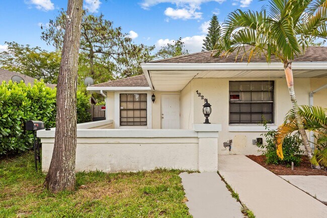 1229 Hyacinth Pl in Wellington, FL - Building Photo - Building Photo