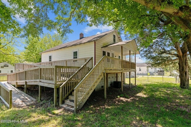 209 Ellington St in New Bern, NC - Foto de edificio - Building Photo