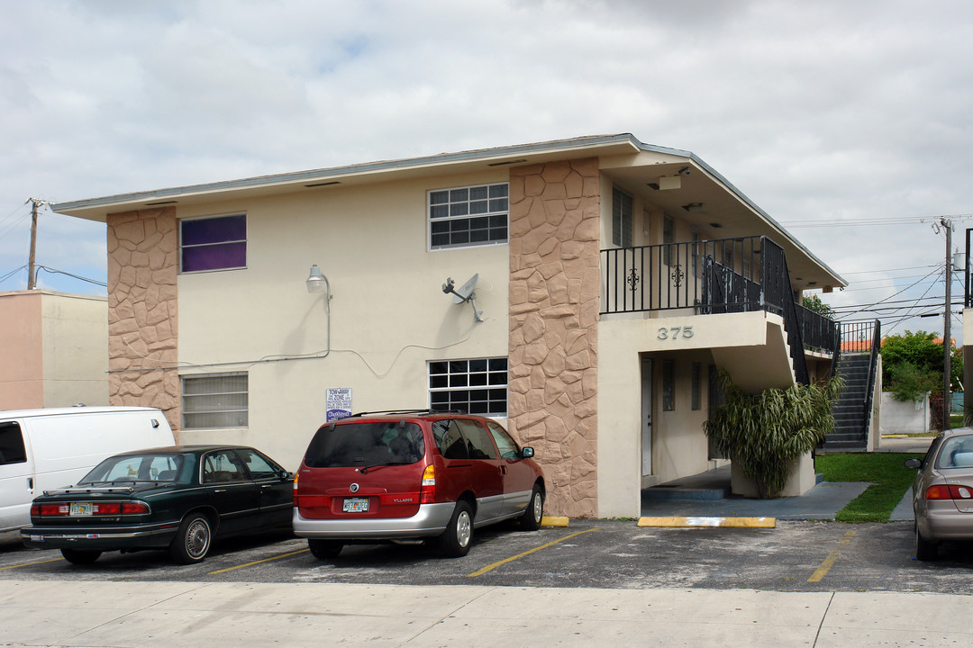 375 W 9th St in Hialeah, FL - Building Photo