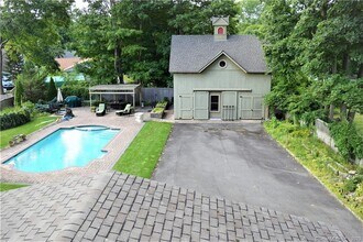 15 Pearl St in Clinton, CT - Building Photo - Building Photo