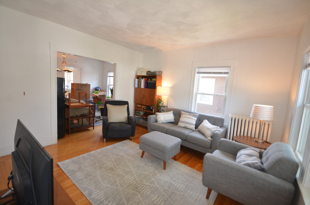 11 Hobson St, Unit 1 in Boston, MA - Building Photo