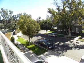 5831 Carlton Way in Los Angeles, CA - Building Photo - Building Photo