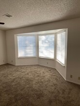 2712 Pine Castle Dr in Hanford, CA - Building Photo - Building Photo