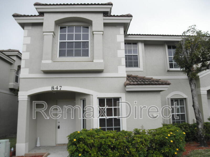847 Summit Lake Dr in West Palm Beach, FL - Building Photo