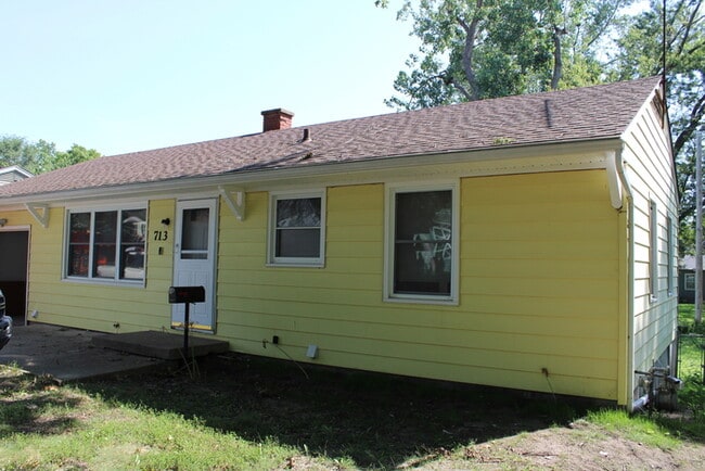 713 N Sunset Dr in Independence, MO - Foto de edificio - Building Photo