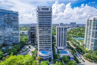 2655 S Bayshore Dr, Unit 1506 in Miami, FL - Building Photo - Building Photo