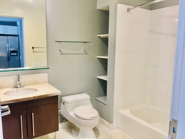 350 11th Ave, Unit 619 in San Diego, CA - Building Photo - Building Photo