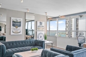 11 Island Ave in Miami Beach, FL - Building Photo - Building Photo
