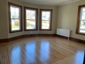 15 Orchard St, Unit 1 in Biddeford, ME - Foto de edificio - Building Photo