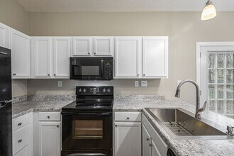 1104 Kirkman St in Greensboro, NC - Building Photo - Building Photo