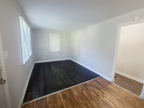 Room in House on Celia Ave in Charlotte, NC - Building Photo - Building Photo