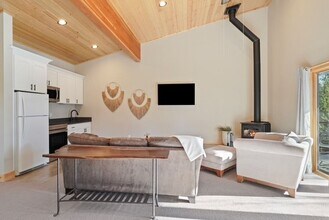 15120 Yellow Pine Lp in Bend, OR - Building Photo - Building Photo