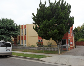 7543 Canby Ave in Reseda, CA - Building Photo - Building Photo