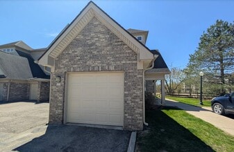 850 Amanda Ln in Pontiac, MI - Building Photo - Building Photo