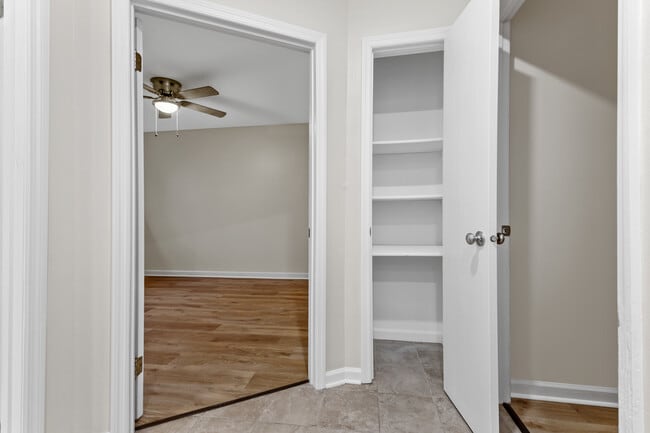 4 Horizon View Dr W