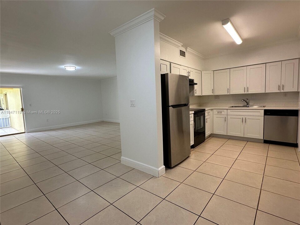 2536 Van Buren St in Hollywood, FL - Building Photo