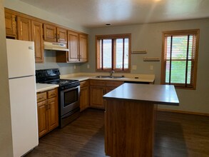 2216 Woodrow Way in Allouez, WI - Building Photo - Building Photo