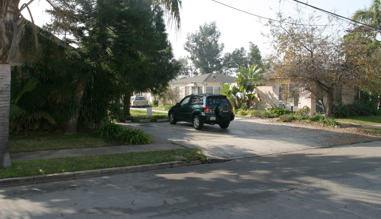 4030-4042 E Fountain St in Long Beach, CA - Building Photo