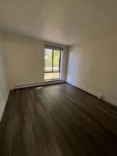 7290 W Dean Rd in Milwaukee, WI - Foto de edificio - Building Photo