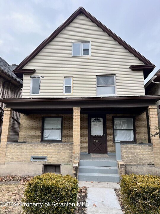 925 Madison Ave in Scranton, PA - Building Photo