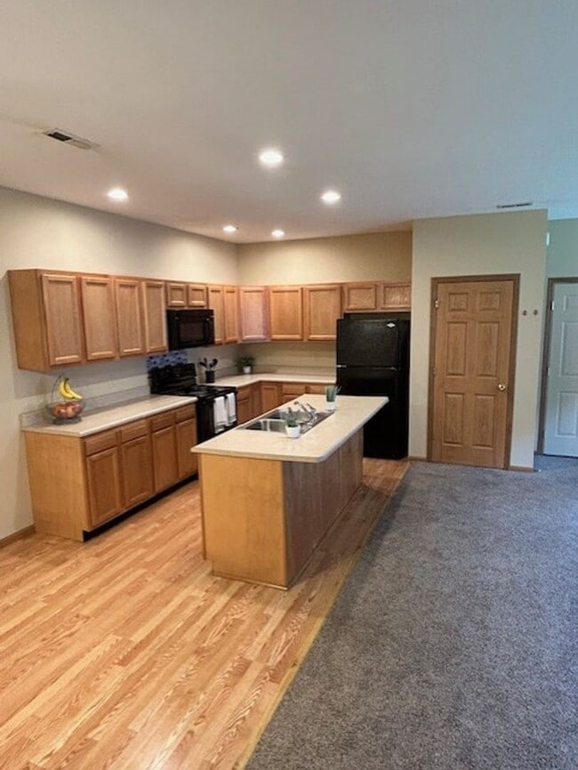property at 1529 Williamsburg Pl