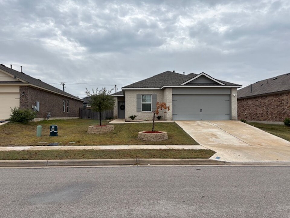 2705 Bridekirk Dr in Round Rock, TX - Building Photo