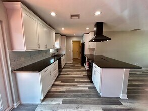 316 NW Avens St in Port St. Lucie, FL - Building Photo - Building Photo