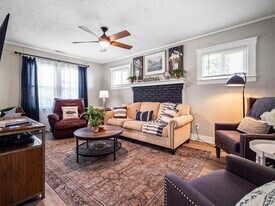 971 Hayes Ave in Willoughby, OH - Building Photo