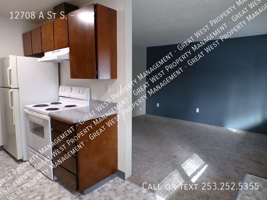 12708 A St S in Parkland, WA - Building Photo