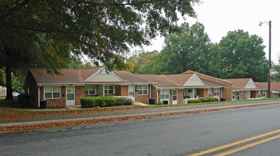 Vaspers Apartments in Winston-Salem, NC - Foto de edificio - Building Photo