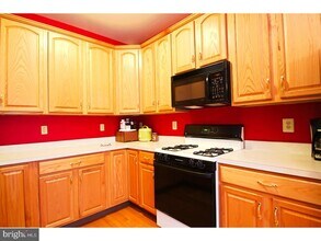 216 Warwick Way in North Wales, PA - Building Photo - Building Photo