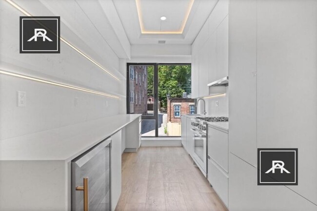 1576 Beacon St in Brookline, MA - Building Photo - Building Photo