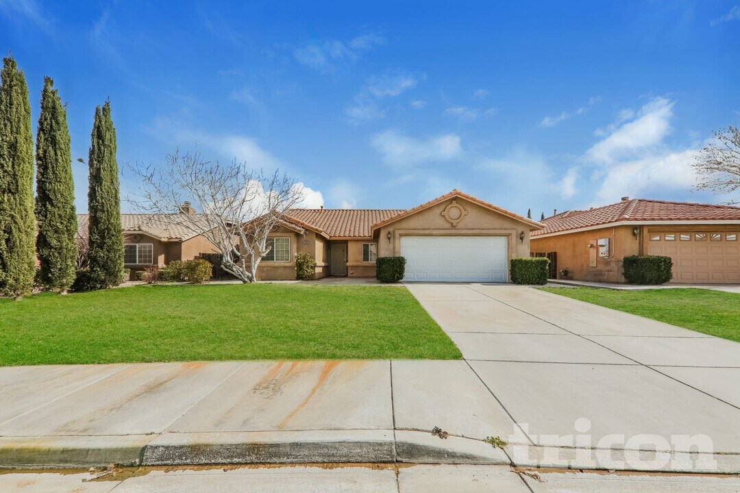13229 Great Falls Ave in Victorville, CA - Building Photo