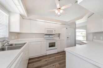 6806 67th St Cir E in Palmetto, FL - Building Photo - Building Photo