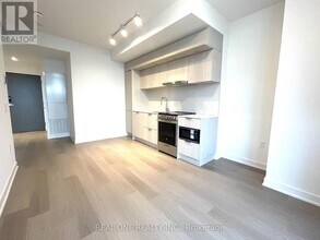 448 Burnhamthorpe Rd W in Mississauga, ON - Building Photo - Building Photo