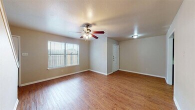 2807 Longmire Dr, Unit B in College Station, TX - Building Photo - Building Photo