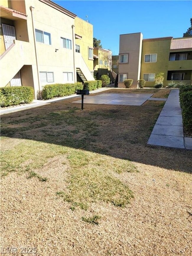 1842 N Decatur Blvd in Las Vegas, NV - Building Photo - Building Photo