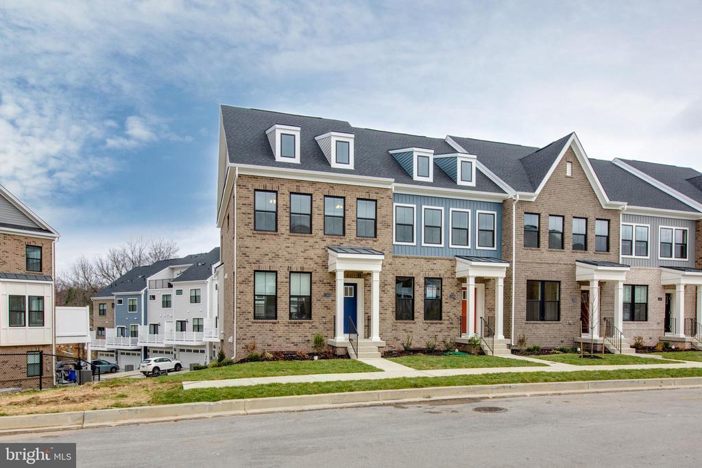 11501 Kirkleigh Dr in Ellicott City, MD - Building Photo