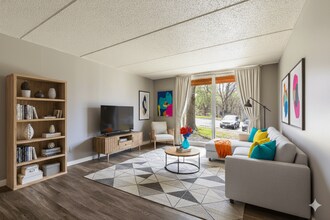 Woodland Ridge Apartments in Woodridge, IL - Building Photo - Building Photo