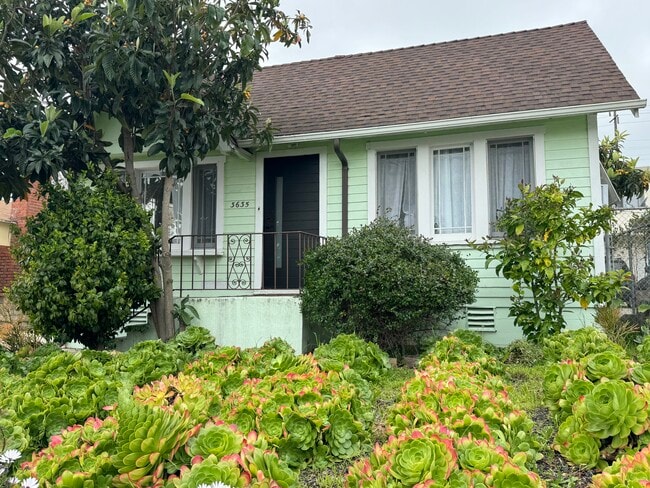 3635 Greenfield Ave in Los Angeles, CA - Building Photo - Building Photo