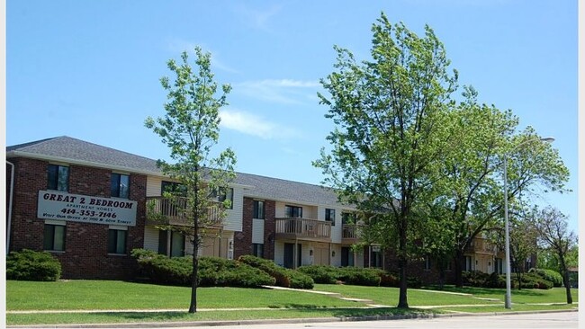 Rainbow Terrace Apartments in Milwaukee, WI - Building Photo - Building Photo