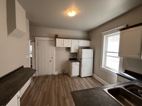 434 Harbison Ave W in Winnipeg, MB - Building Photo - Building Photo