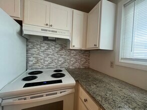 1081 New Haven Rd in Naugatuck, CT - Building Photo - Building Photo