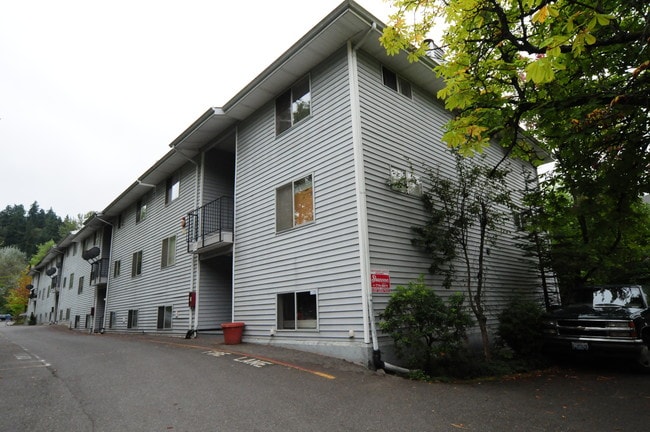 Riverside Estate Apartments in Bothell, WA - Building Photo - Building Photo
