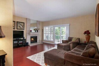 16232 Avenida Venusto in San Diego, CA - Building Photo - Building Photo
