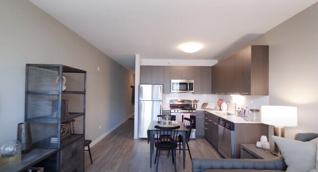 property at 667 N Wells St