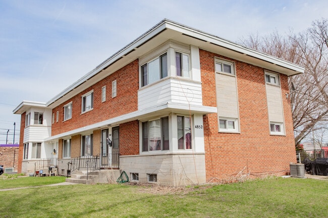 4852 Carol St in Skokie, IL - Building Photo - Building Photo