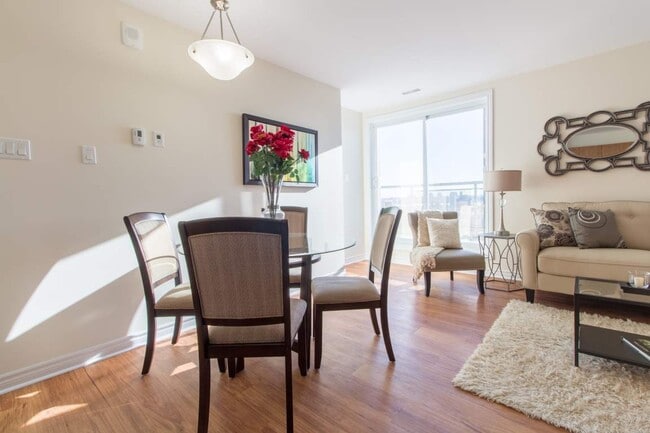 Phoenix Apartments in Ottawa, ON - Building Photo - Building Photo