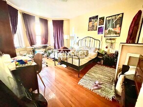 71 S Huntington Ave, Unit 2 in Boston, MA - Foto de edificio - Building Photo