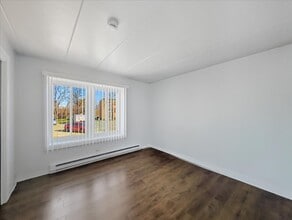 350 S Main St in Wauconda, IL - Foto de edificio - Building Photo